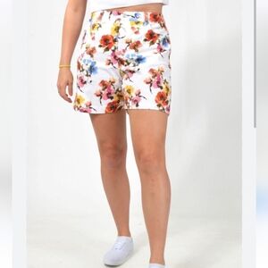 Gloria Vanderbilt White Floral High Rise Amanda Shorts. Size 16. NWT